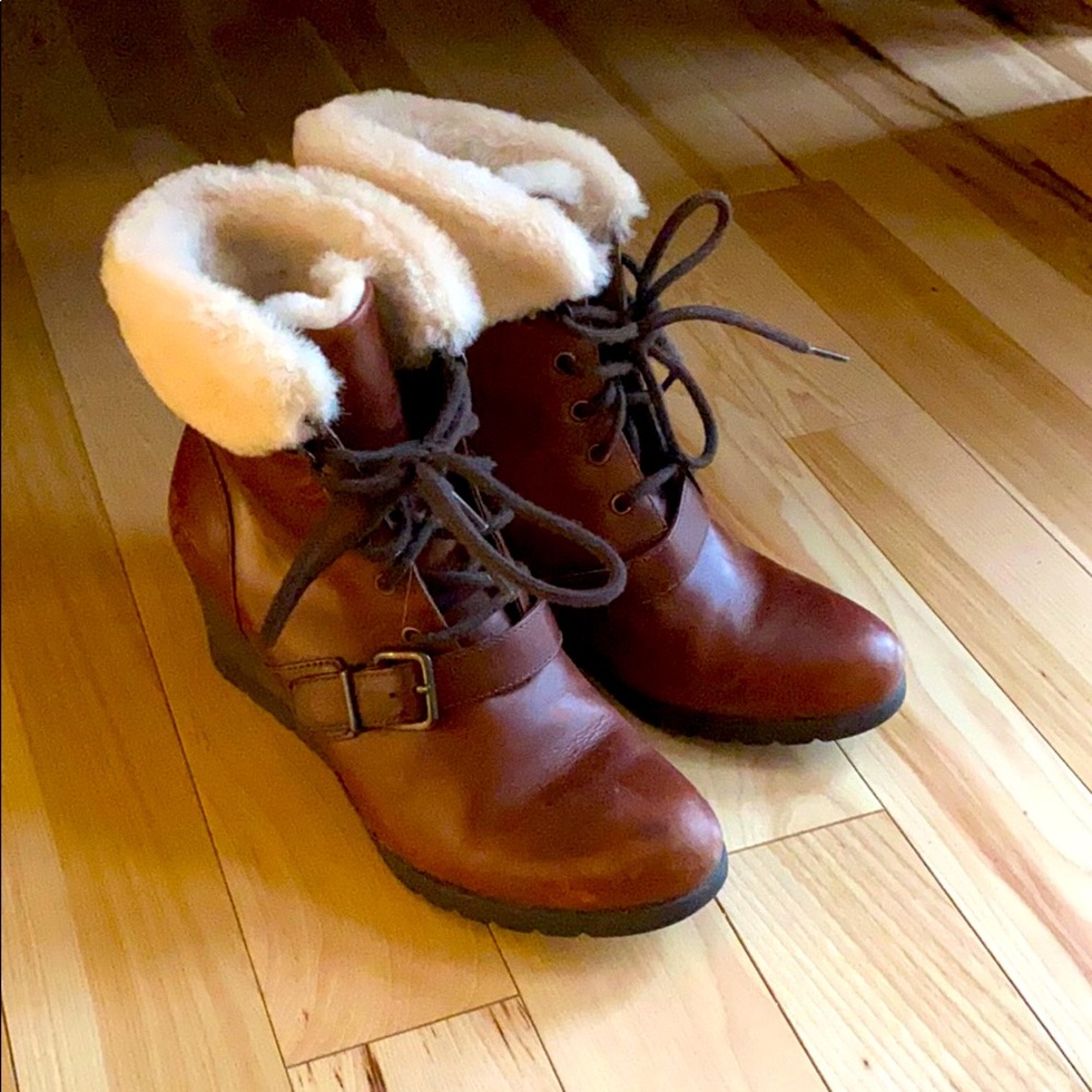 UGG Women’s Janney Boots